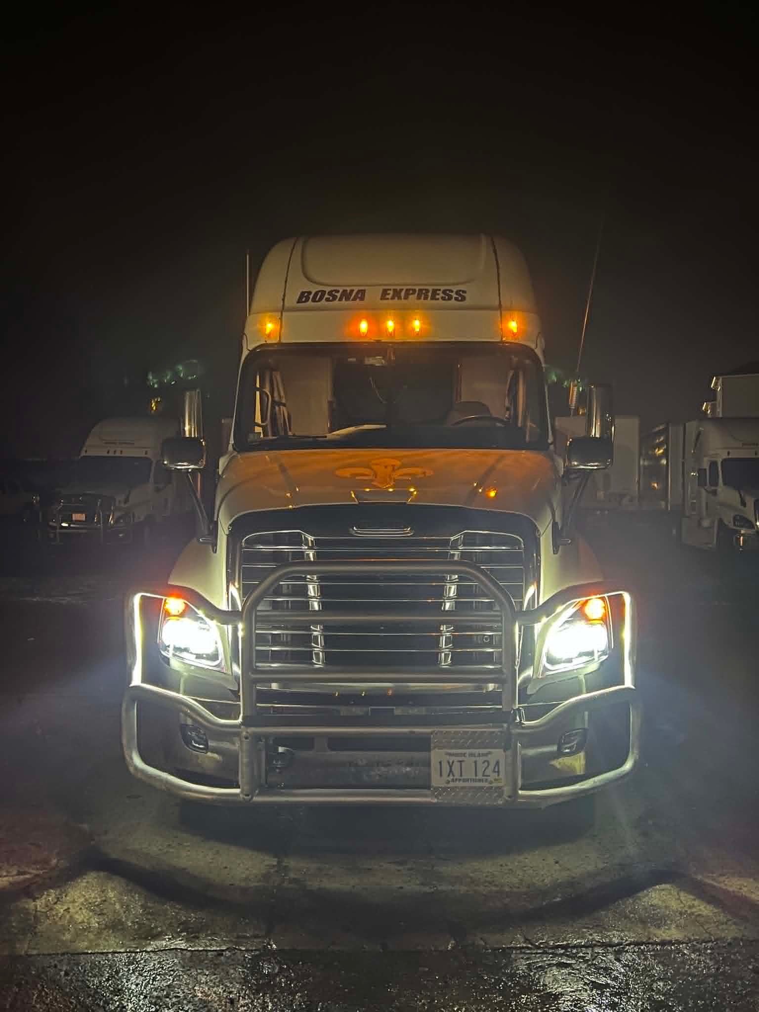 Warehousing & Distribution truck image