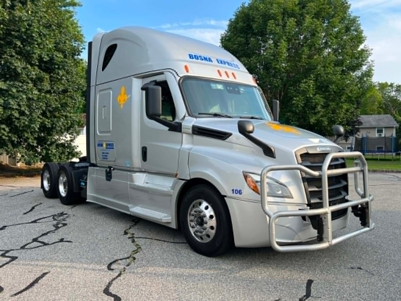 Final Delivery truck image